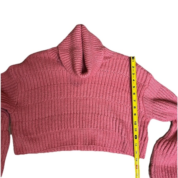 Urban Outfitters Pink Cropped Turtleneck Sweater S Ribbed Knit Barbie Cozycore - Picture 9 of 10